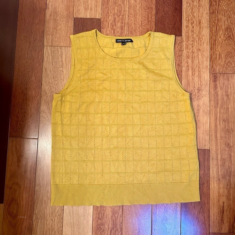 Cable & Gauge | Yellow sleeveless knit top size large (fits med)